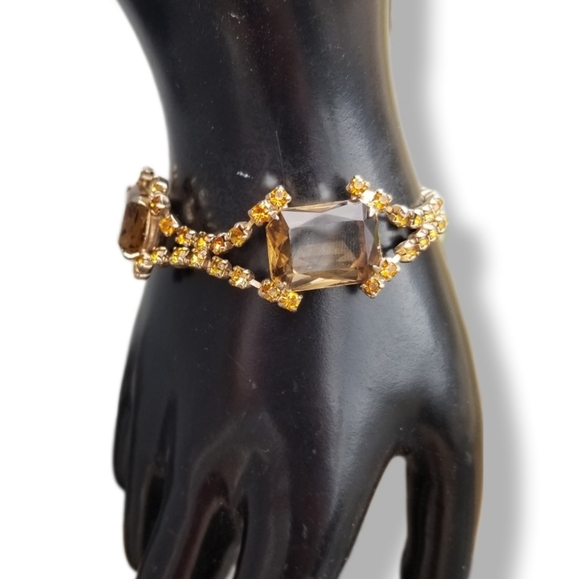 VINTAGE 1950s SPARKLING AMBER COLOR AUSTRIAN CRYSTAL & GOLDTONE BRACELET - Picture 3 of 12